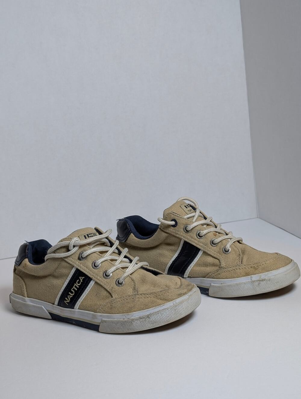 Nautica Hull Youth Size 2 Beige Tan Canvas Low Top Casual Sneakers Shoes